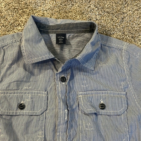 Button down shirts - Picture 3 of 3